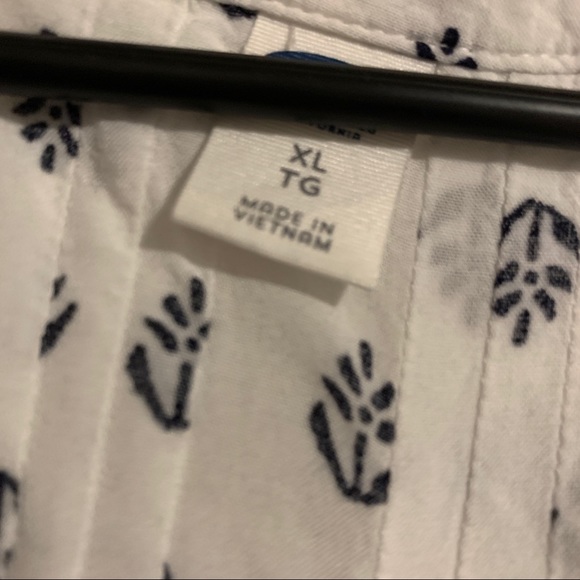 Old Navy lightweight top - Picture 2 of 2